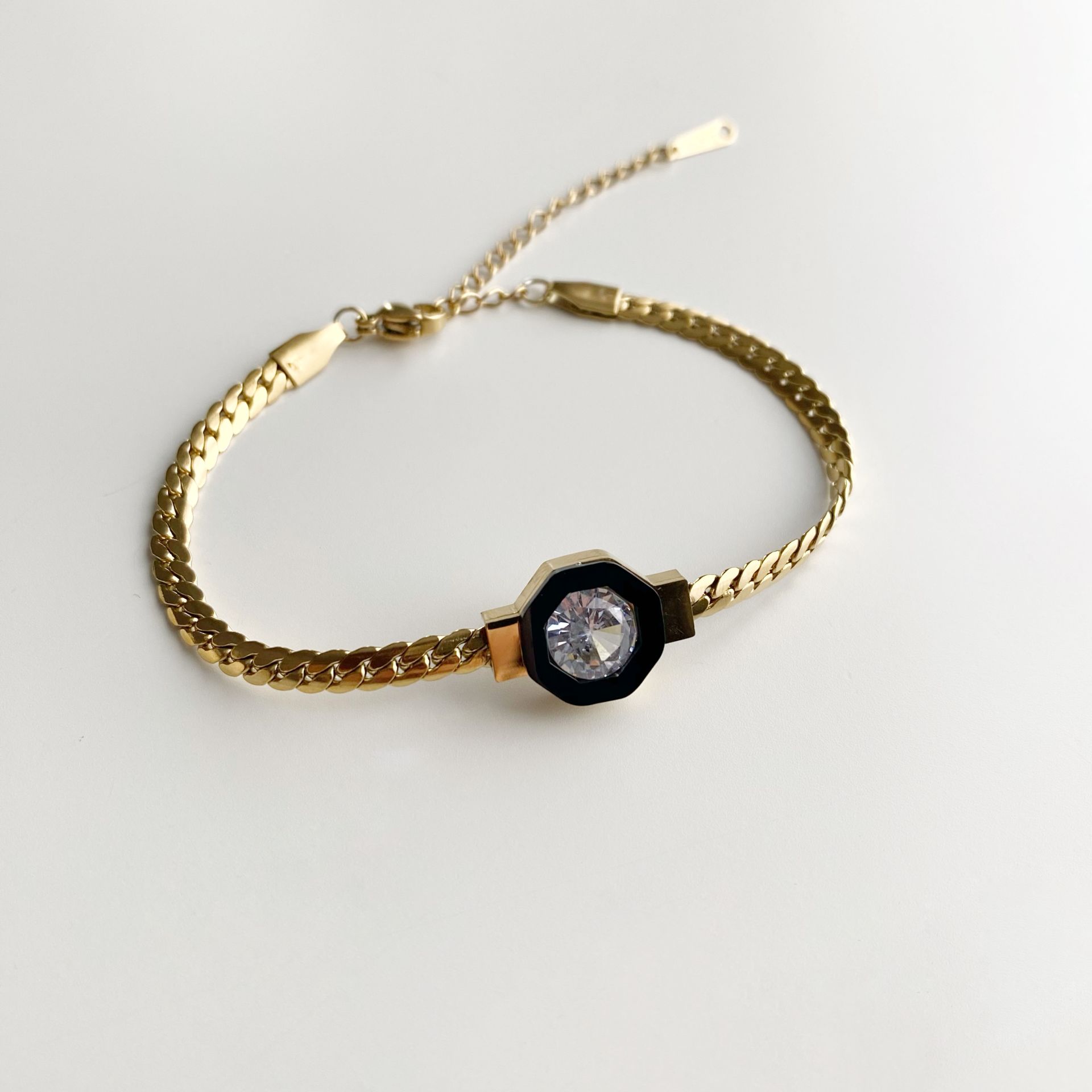 Serenay Zirkon | Çelik