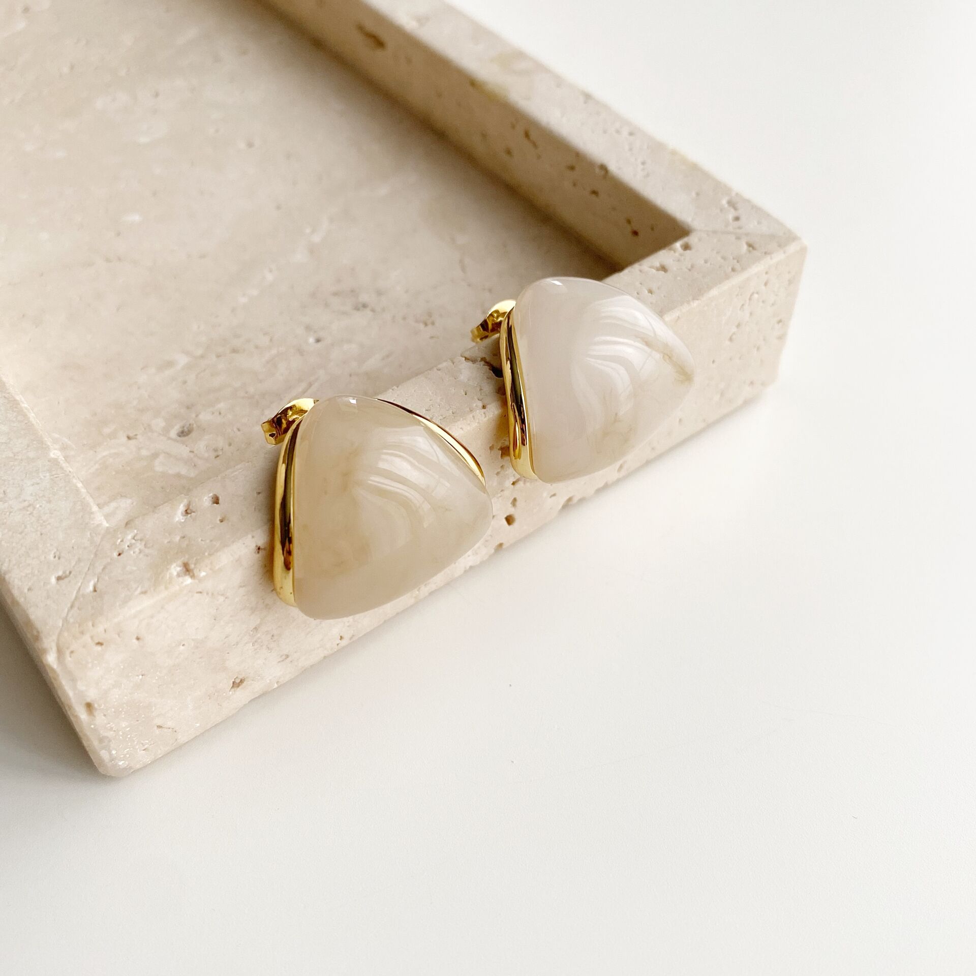 Leontine Creme | Çelik