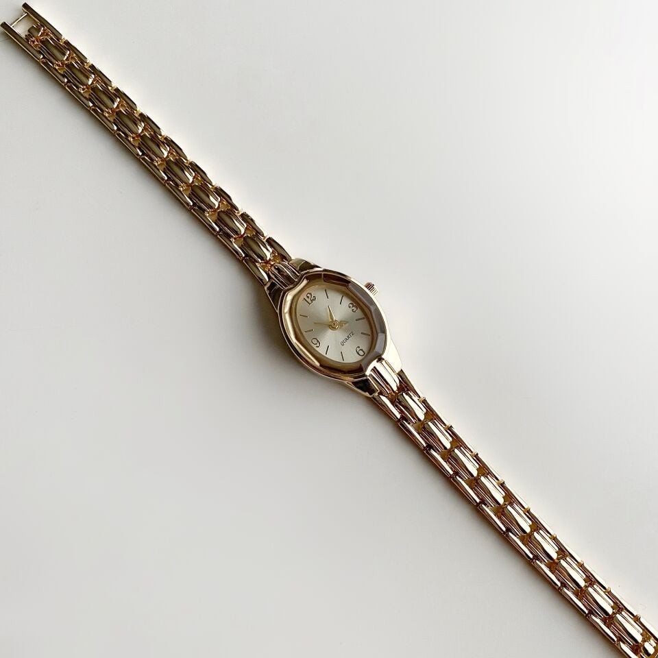 Eloise Gold | Çelik