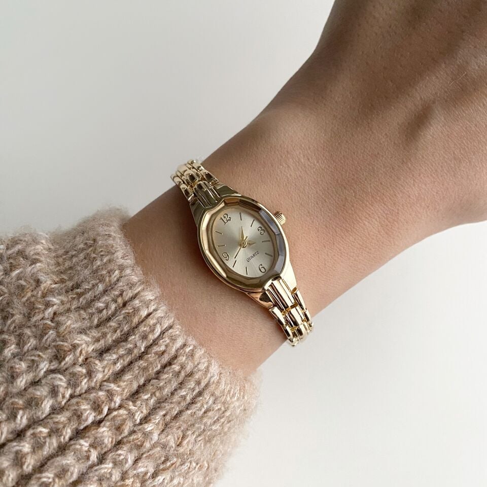 Eloise Gold | Çelik