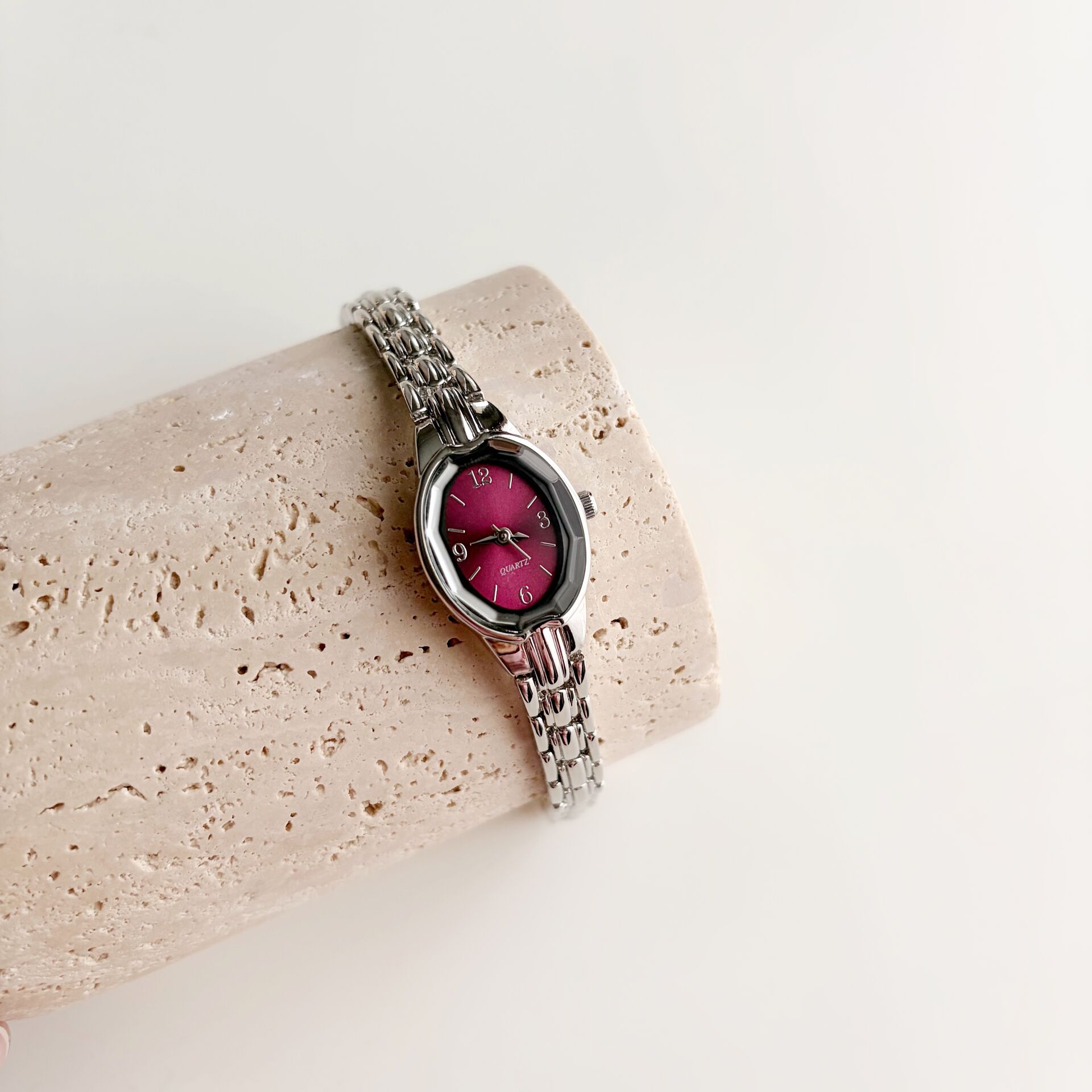 Eloise Silver | Çelik