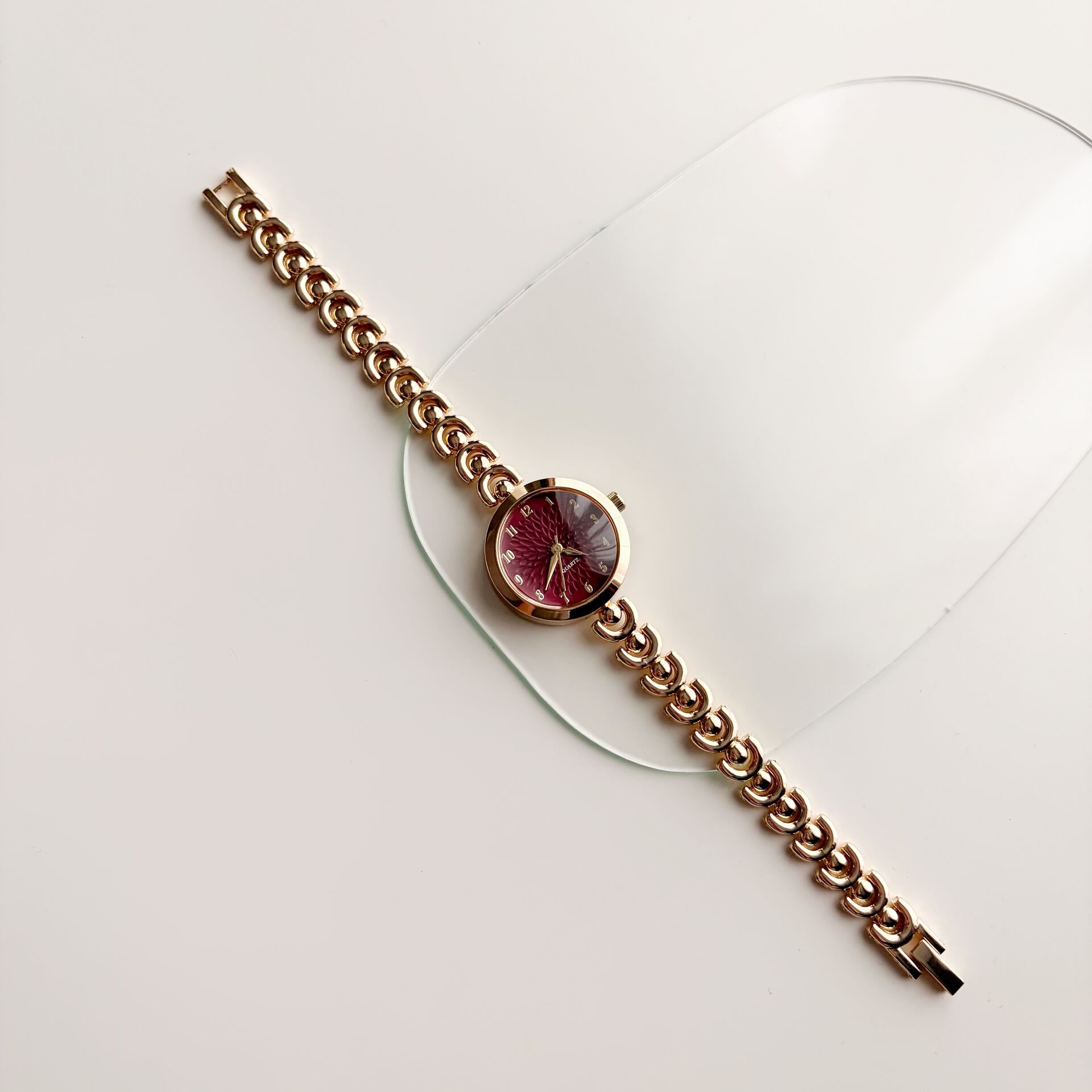 Delia Burgundy | Çelik