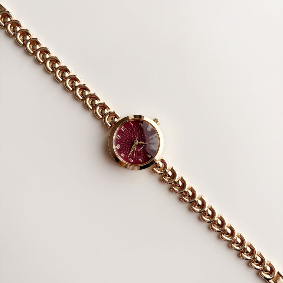 Delia Burgundy | Çelik