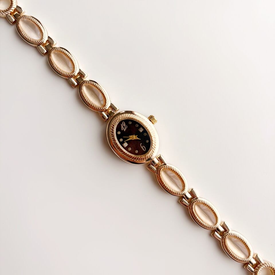 Adelaide Brown | VİP