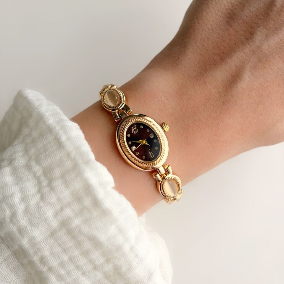 Adelaide Brown | VİP