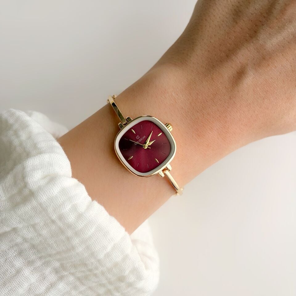 Colette Burgundy | Çelik