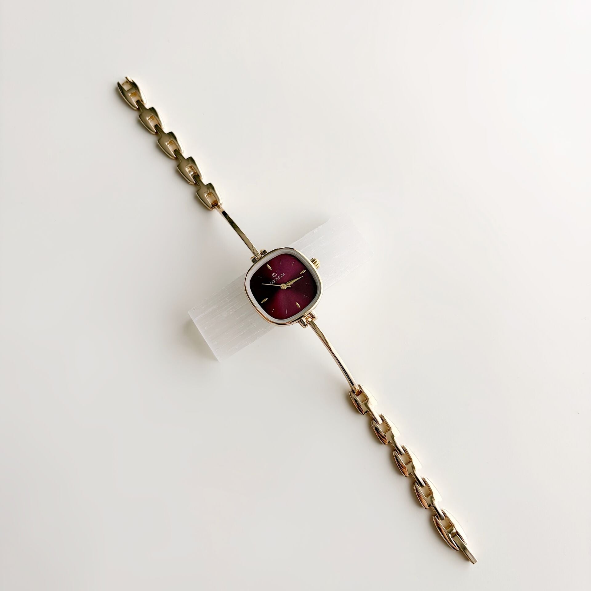 Colette Burgundy | Çelik