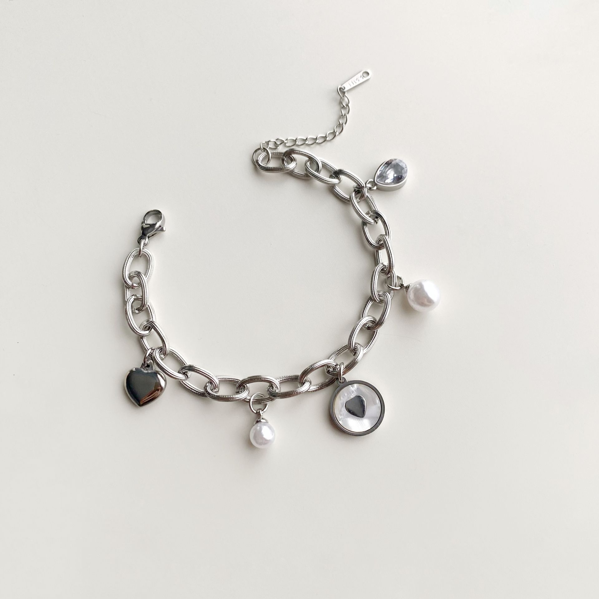 Hazel Silver | Çelik