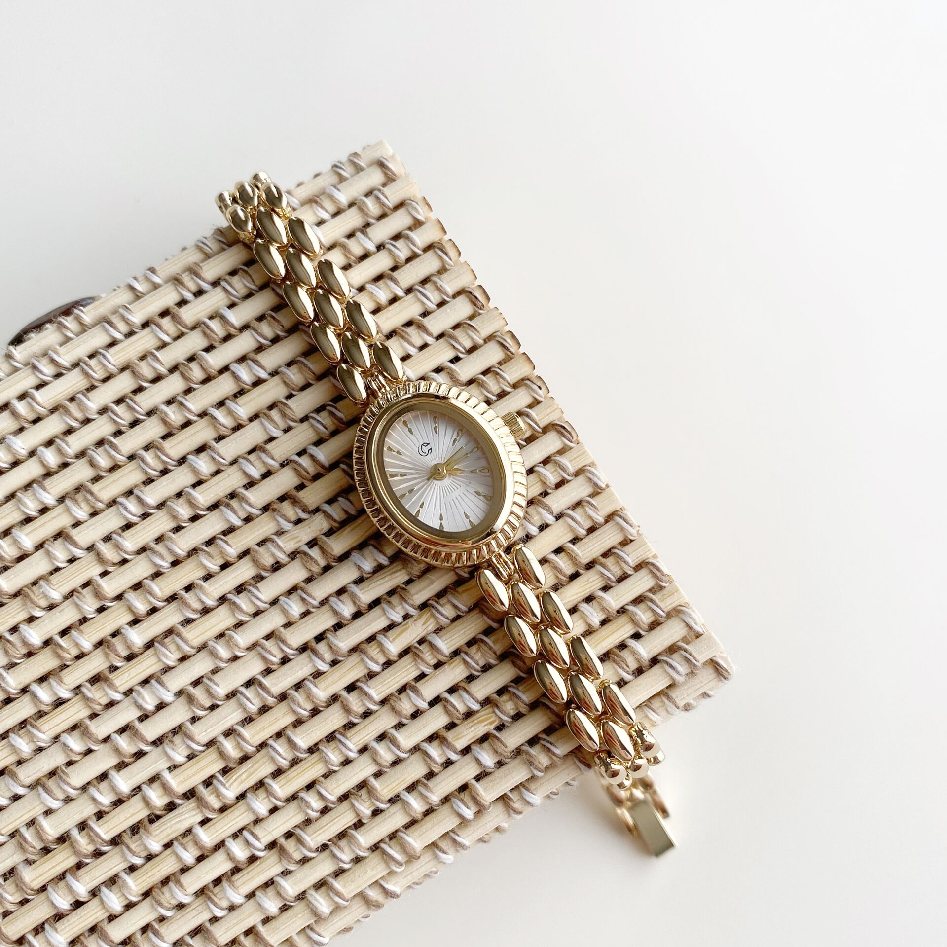 L’ena White | Çelik