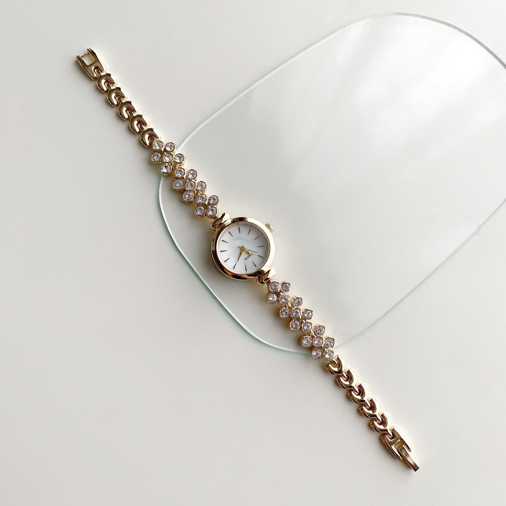 Hera’s White | Çelik