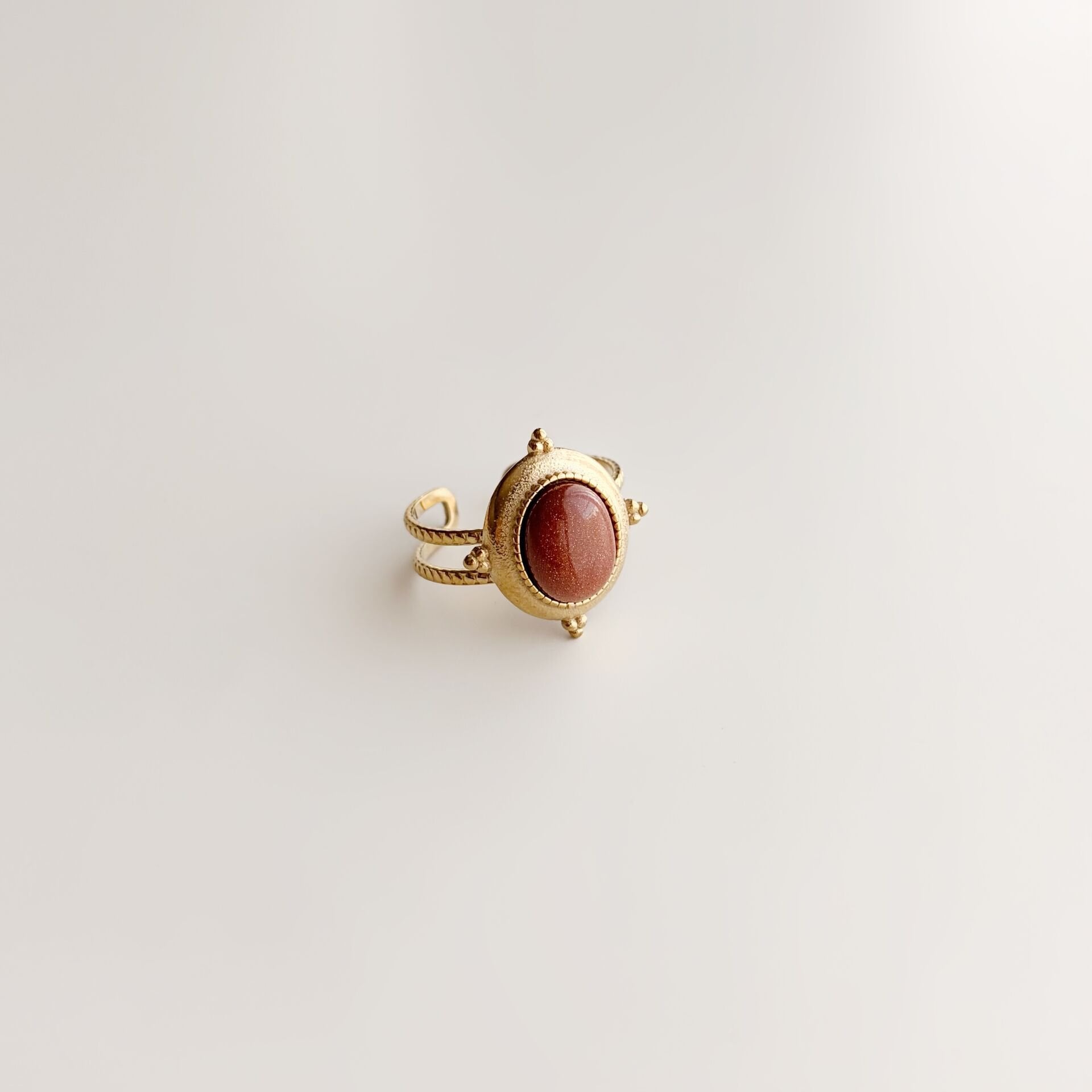 Menia Brown | Çelik