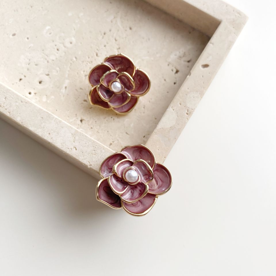 Mona Burgundy | VİP